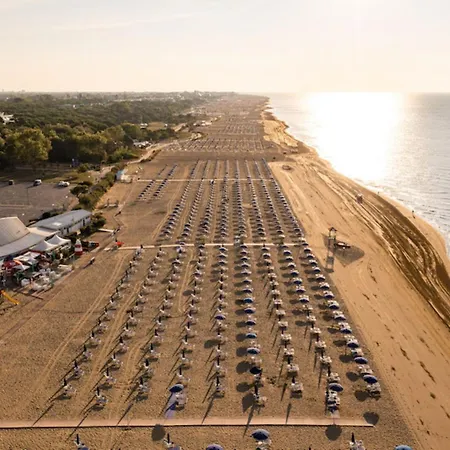 Two-Level Apartment For Eight Guests With Terraces Bibione