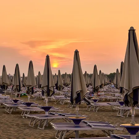 Camp With Swimming Pool - Beahost Bibione