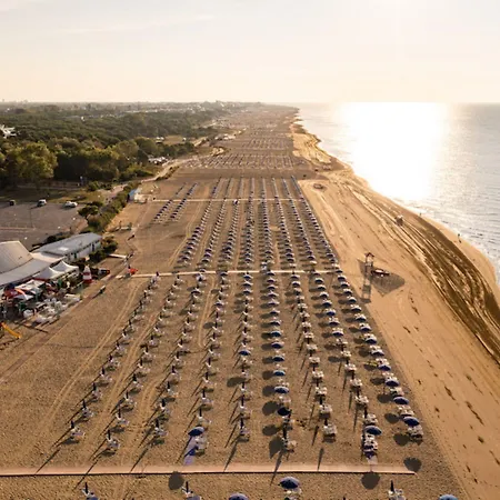 Appartement Two-Level Apartment For Eight Guests With Terraces Bibione