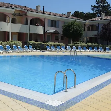 Camp With Swimming Pool 비비오네