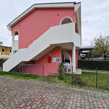 Two-level For Eight Guests With Terraces Bibione