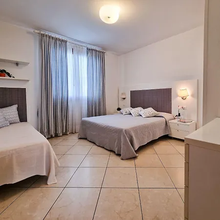 Two-level For Eight Guests With Terraces Apartmán
